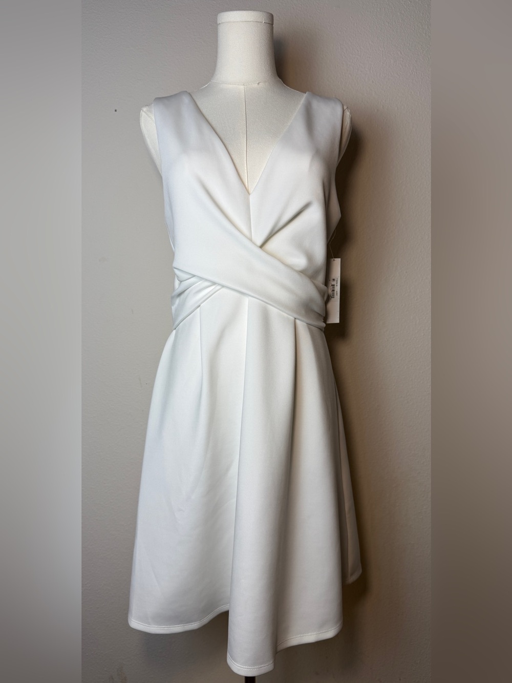 Ivy + Blu White V-Neck Cocktail Dress Size 6 NWT Large Back Bow Wedding Party